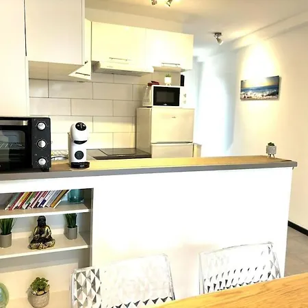 Les Pins Yourhosthelper Appartamento *