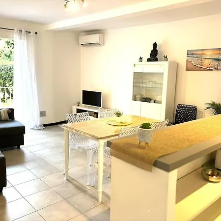 Les Pins Yourhosthelper * סן-סיר-סור-מר